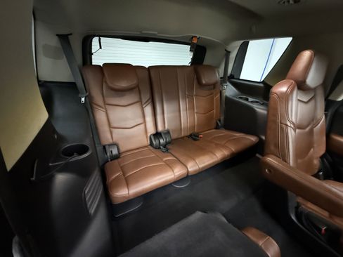 Used 2018 Cadillac Escalade Luxury AWD/4WD image 30
