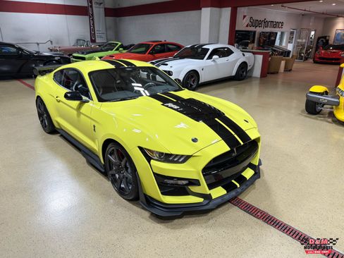Used 2021 Ford Mustang Shelby GT500 w/ Carbon Fiber Track Pack RWD image 50