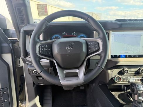 New 2025 Ford Bronco Outer Banks w/ Sasquatch Package image 13