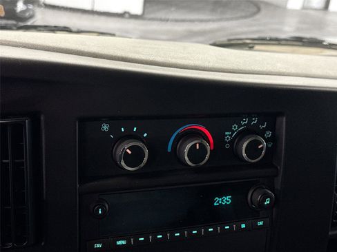 New 2026 GMC Savana 4500 w/ Driver Convenience Package image 9