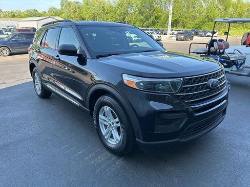 Used 2023 Ford Explorer XLT RWD image 3
