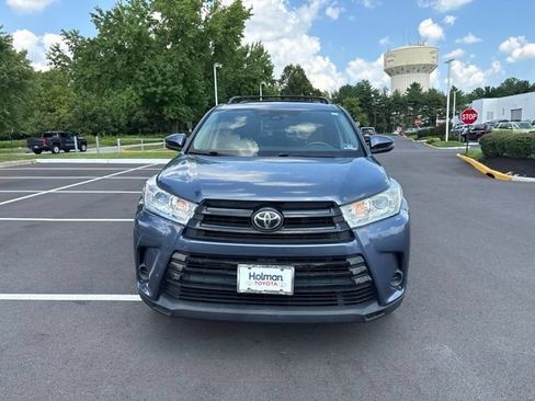 Used 2019 Toyota Highlander LE FWD image 2