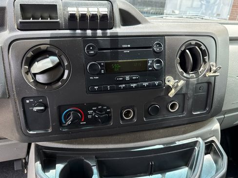 Used 2009 Ford E-350 and Econoline 350 Super Duty RWD image 15