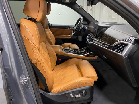 Certified 2024 BMW X7 xDrive40i w/ M Sport Package image 23