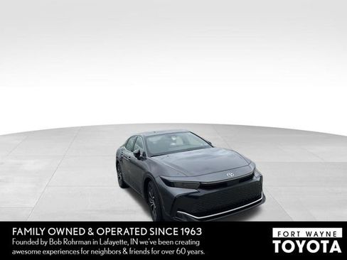 Used 2023 Toyota Crown XLE image 4