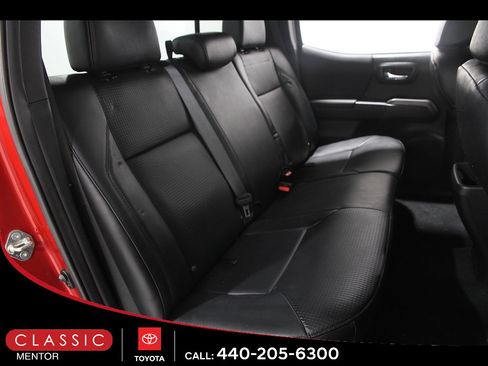 Certified 2018 Toyota Tacoma TRD Off-Road w/ TRD Premium Off Road Package AWD/4WD image 18