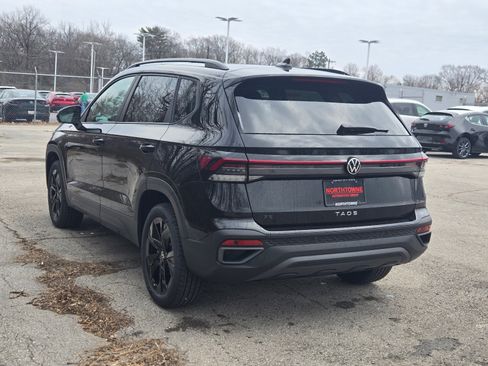 New 2026 Volkswagen Taos SE image 3