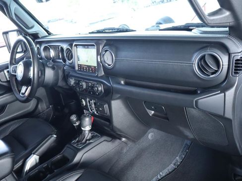 Used 2019 Jeep Wrangler Unlimited Sahara w/ Uconnect 4C Nav & Sound Group AWD/4WD image 43