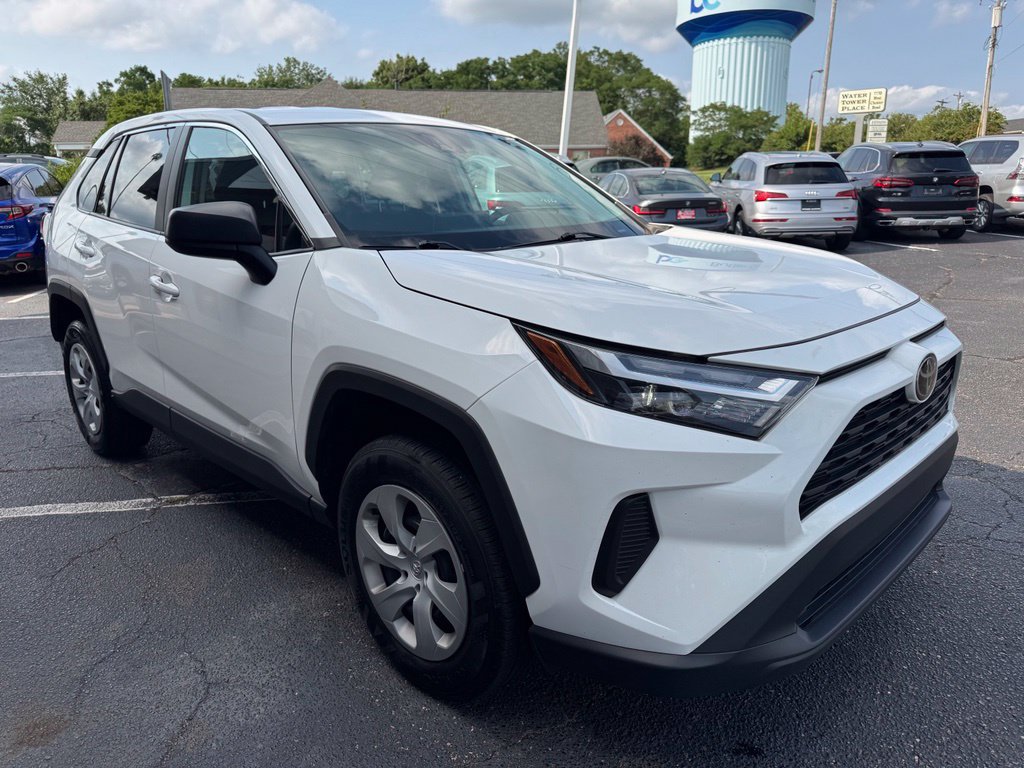 Used 2023 Toyota RAV4 LE AWD/4WD image 4