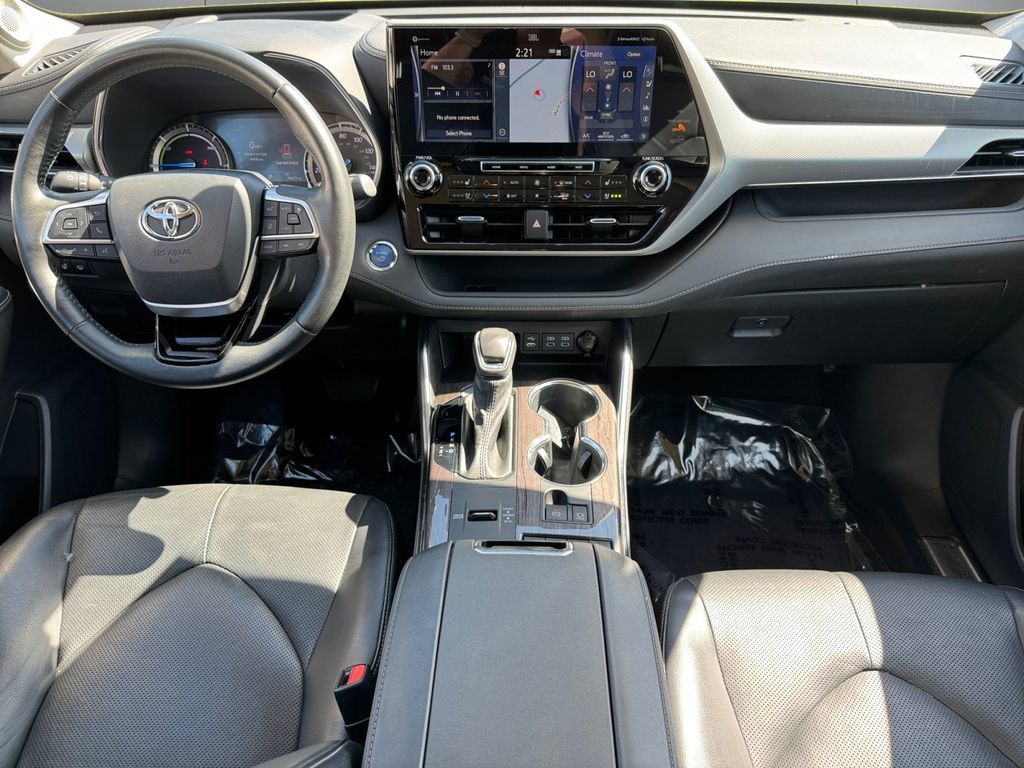 Certified 2022 Toyota Highlander Platinum AWD/4WD image 12