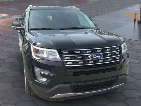 Used 2017 Ford Explorer XLT w/ Equipment Group 202A AWD/4WD image 20