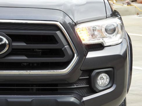 Used 2020 Toyota Tacoma SR5 image 28