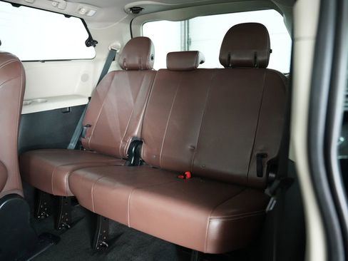 Used 2018 Toyota Sienna Limited Premium image 36