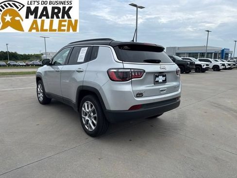 Used 2025 Jeep Compass Limited AWD/4WD image 4