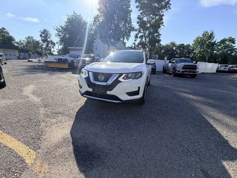 Used 2019 Nissan Rogue SV AWD/4WD image 2