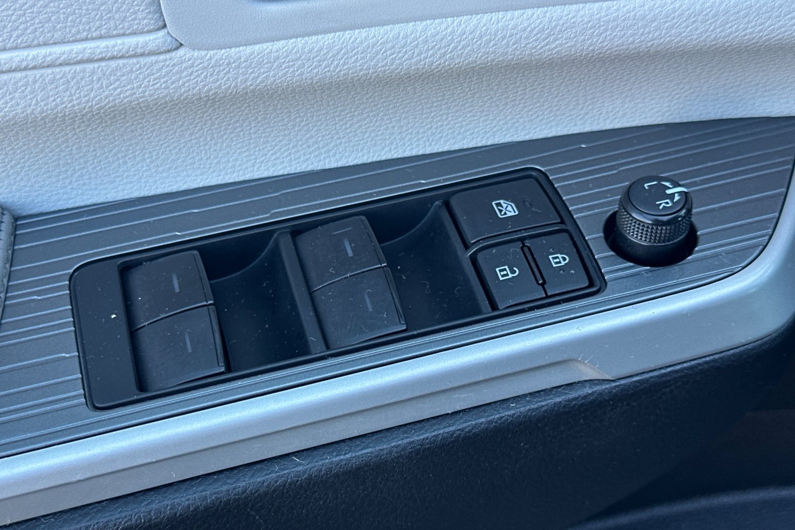 Certified 2025 Toyota Sienna XLE FWD image 14