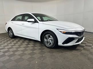 Certified 2025 Hyundai Elantra SE video 2