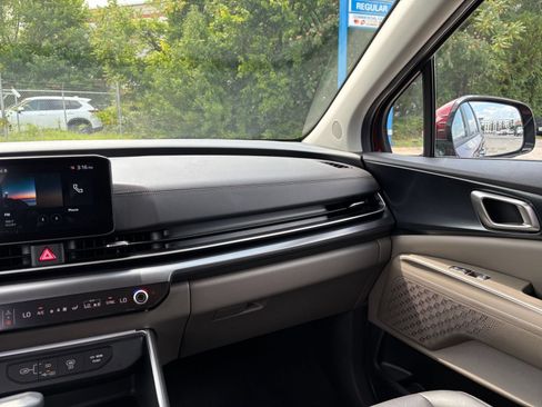 Used 2026 Kia Carnival FWD image 37
