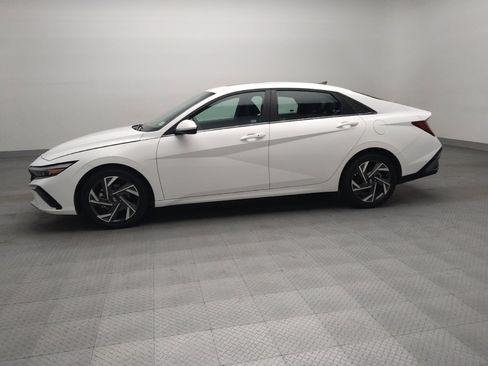 Used 2025 Hyundai Elantra SEL FWD image 2