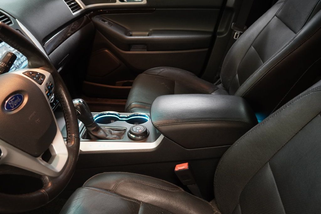 Used 2014 Ford Explorer Limited w/ Equipment Group 302A AWD/4WD image 8
