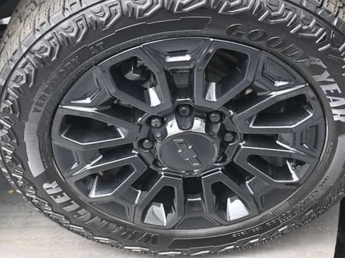 Used 2025 Chevrolet Silverado 2500 High Country w/ High Country Premium Package AWD/4WD image 27