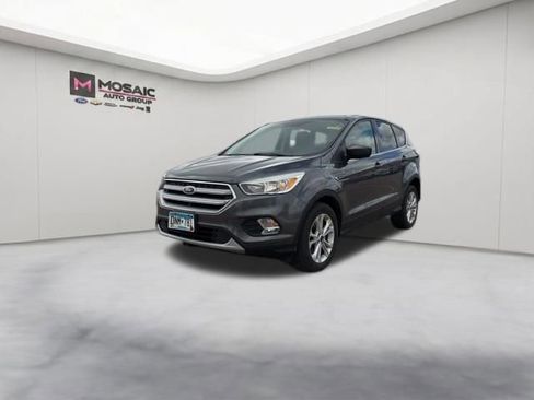 Used 2017 Ford Escape SE w/ SE Cold Weather Package AWD/4WD image 4
