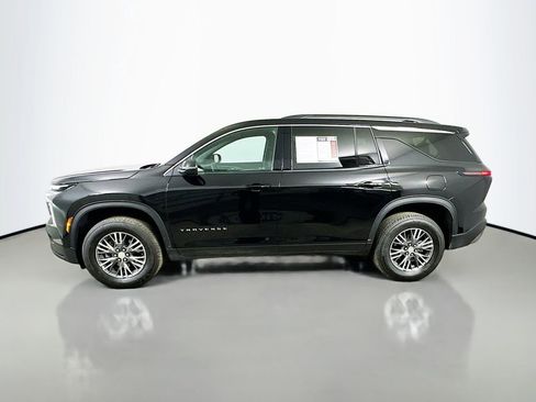 Used 2025 Chevrolet Traverse LT image 5