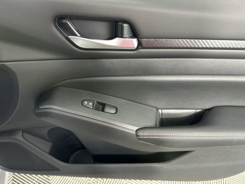 Used 2024 Nissan Altima 2.5 SV image 22