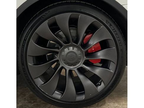 Used 2023 Tesla Model Y Performance image 11