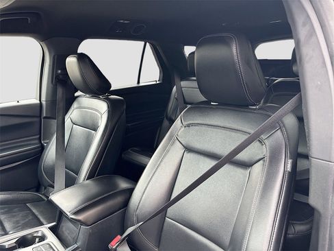 Used 2020 Ford Explorer XLT w/ Equipment Group 202A image 21