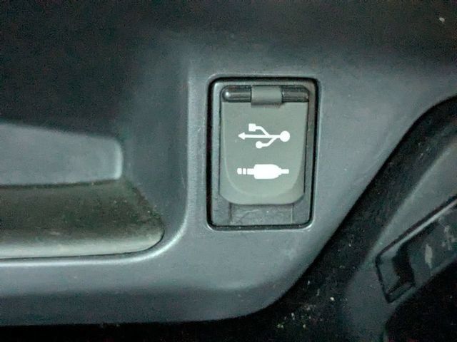 Used 2019 Toyota C-HR Limited FWD image 22