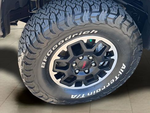 Used 2025 Toyota Tacoma TRD Off-Road AWD/4WD image 21