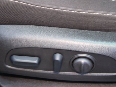 Used 2023 GMC Acadia SLE image 21