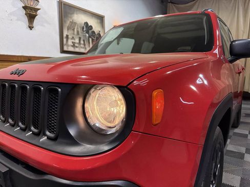 Used 2018 Jeep Renegade Trailhawk image 8