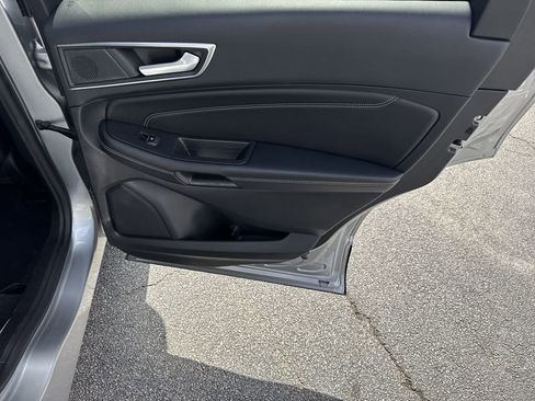 Used 2021 Ford Edge Titanium image 16