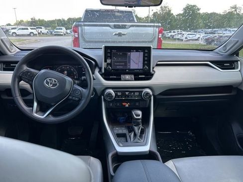 Used 2020 Toyota RAV4 Limited FWD image 5