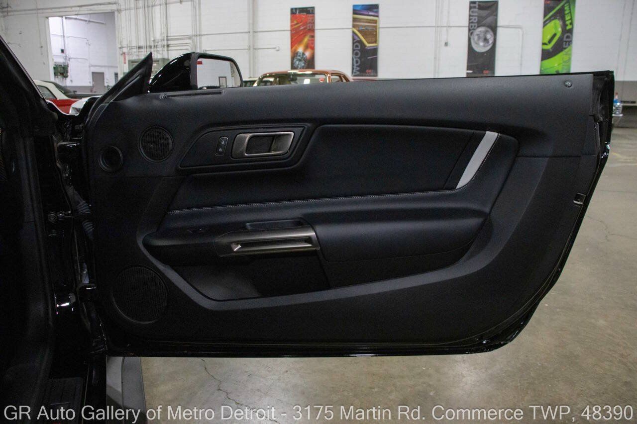 Used 2020 Ford Mustang Shelby GT500 w/ Carbon Fiber Track Pack RWD image 32