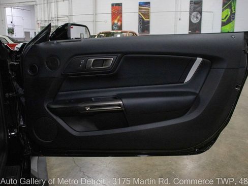 Used 2020 Ford Mustang Shelby GT500 w/ Carbon Fiber Track Pack RWD image 32