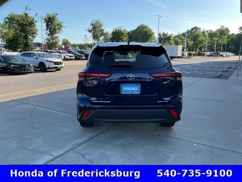 Used 2022 Toyota Highlander XLE AWD/4WD image 5