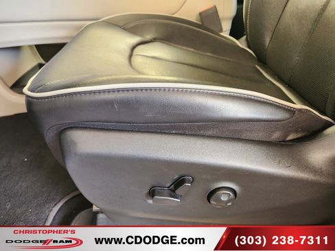 Used 2023 Chrysler Pacifica Limited FWD image 17