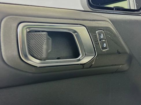 Used 2024 Ford Bronco Badlands image 18