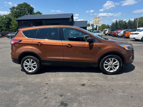 Used 2017 Ford Escape SE w/ SE Cold Weather Package FWD image 4
