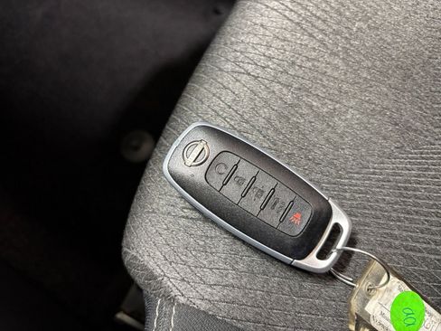 Used 2025 Nissan Rogue SV FWD image 27