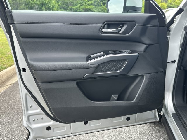 Certified 2025 Nissan Pathfinder SL FWD image 12