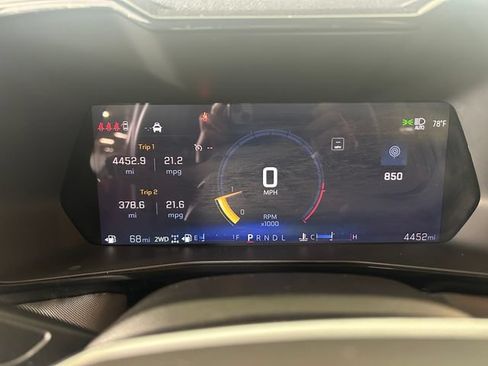 Used 2025 Chevrolet Colorado Z71 w/ Technology Package AWD/4WD image 16