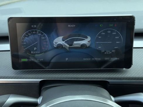 Used 2022 Tesla Model Y Long Range image 22