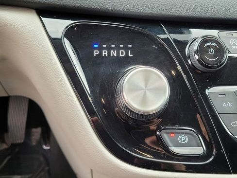 Used 2023 Chrysler Pacifica Touring-L FWD image 20