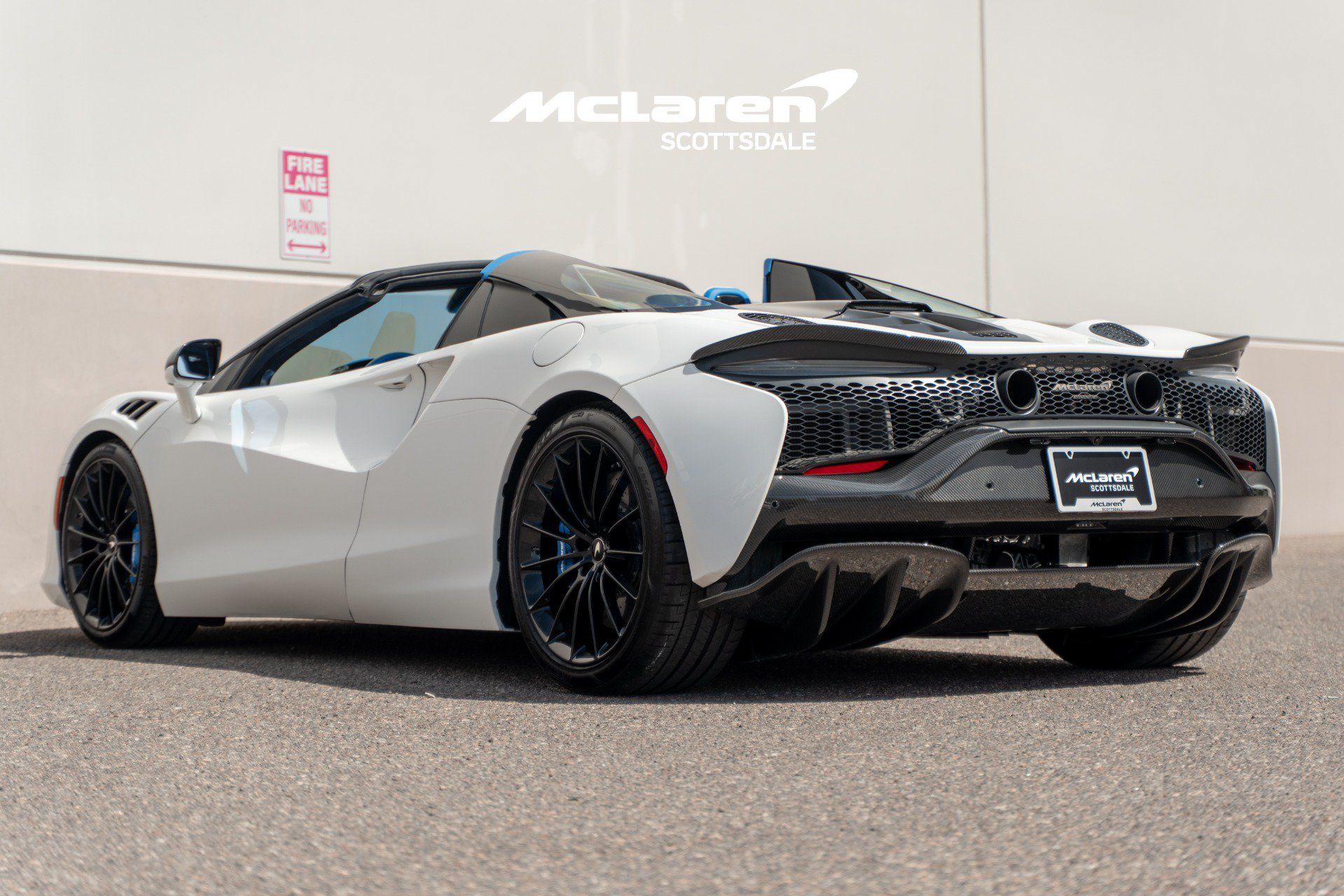 Used 2025 McLaren Artura Spider RWD image 5