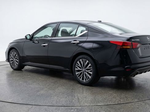 Used 2025 Nissan Altima 2.5 SV image 6