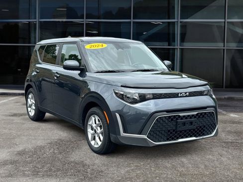 Used 2024 Kia Soul LX w/ Option Group 015 FWD image 3